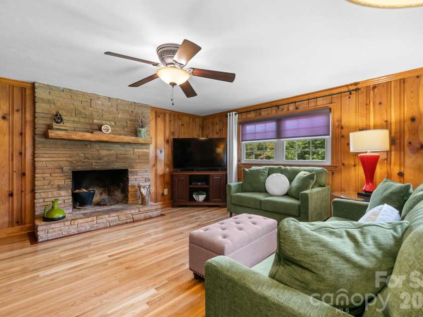 2210 19th Avenue, Hickory, NC 28602.  MLS# CAR4418000, YatesRealty ID 47384. 
