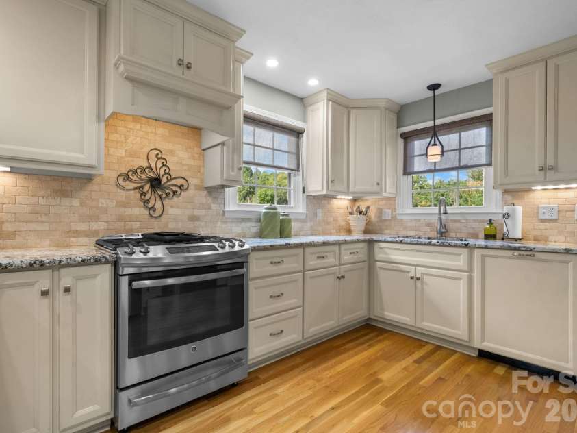 2210 19th Avenue, Hickory, NC 28602.  MLS# CAR4418000, YatesRealty ID 47384. 