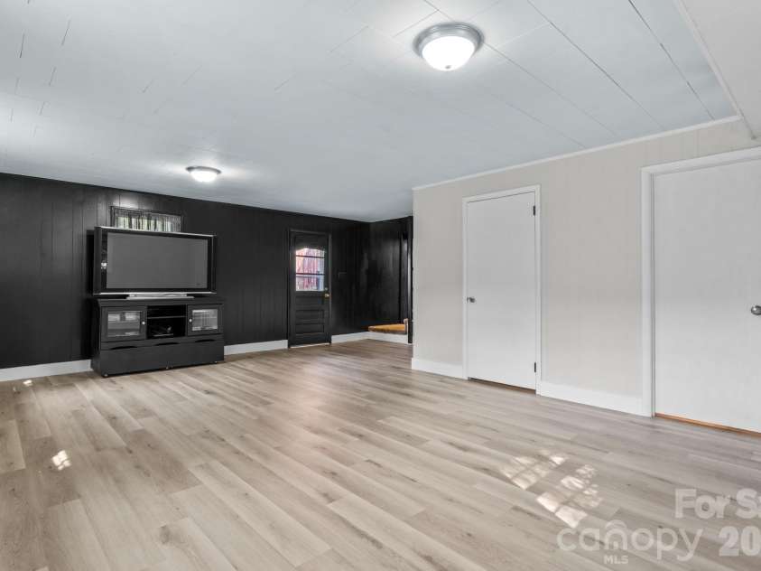 2210 19th Avenue, Hickory, NC 28602.  MLS# CAR4418000, YatesRealty ID 47384. 
