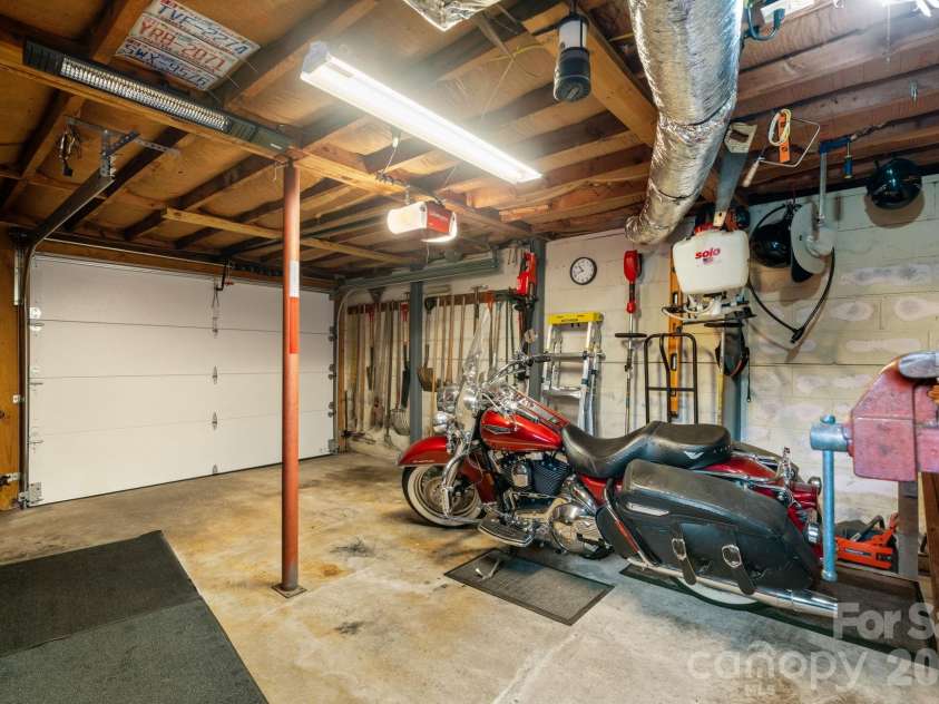 2210 19th Avenue, Hickory, NC 28602.  MLS# CAR4418000, YatesRealty ID 47384. 