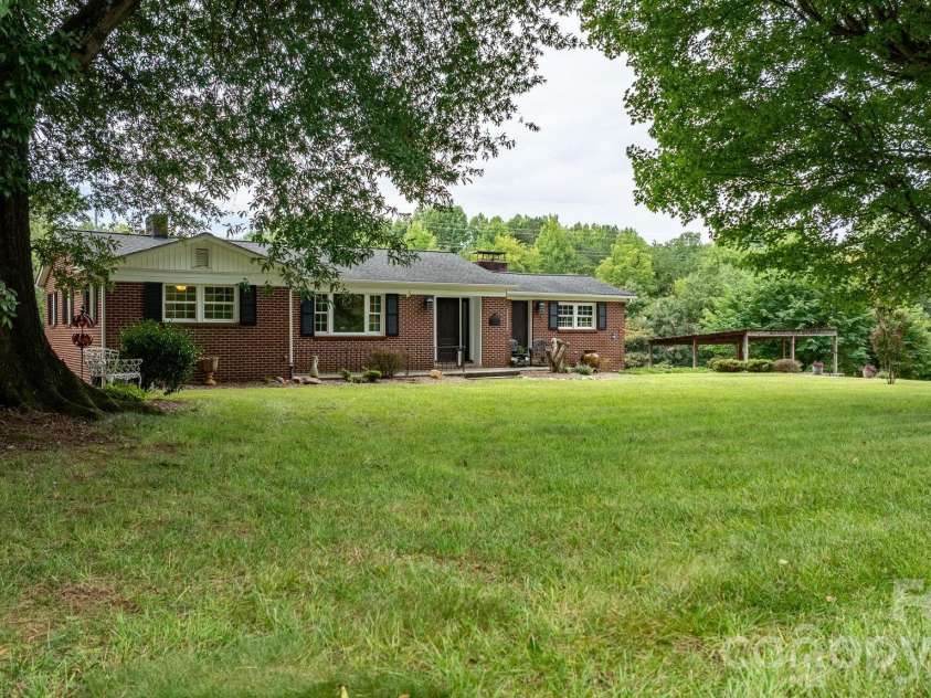2210 19th Avenue, Hickory, NC 28602.  MLS# CAR4418000, YatesRealty ID 47384. 