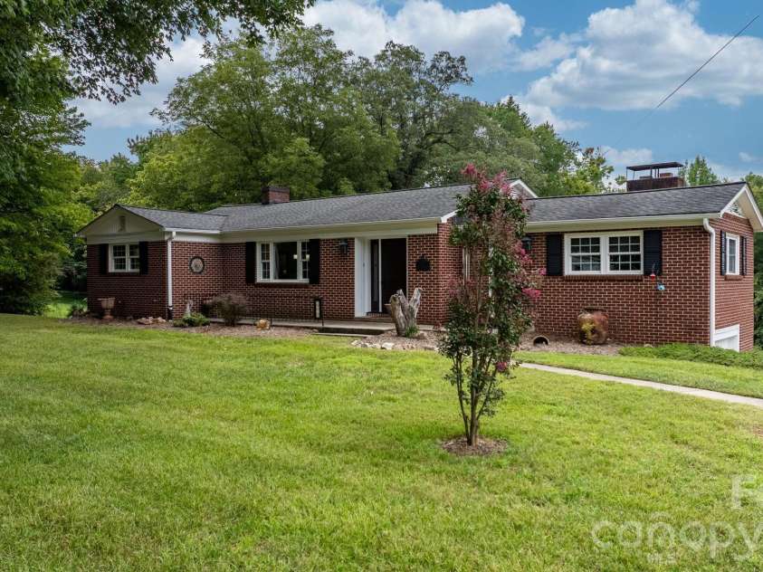 2210 19th Avenue, Hickory, NC 28602.  MLS# CAR4418000, YatesRealty ID 47384. 