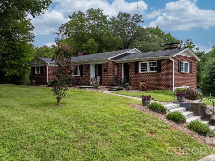 2210 19th Avenue, Hickory, NC 28602.  MLS# CAR4418000, YatesRealty ID 47384. 