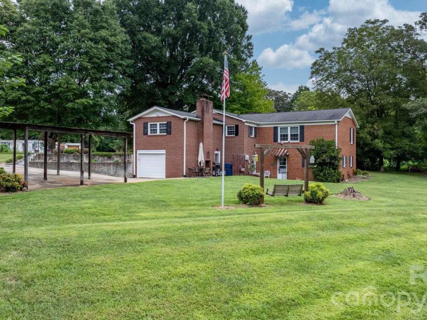 2210 19th Avenue, Hickory, NC 28602.  MLS# CAR4418000, YatesRealty ID 47384. 