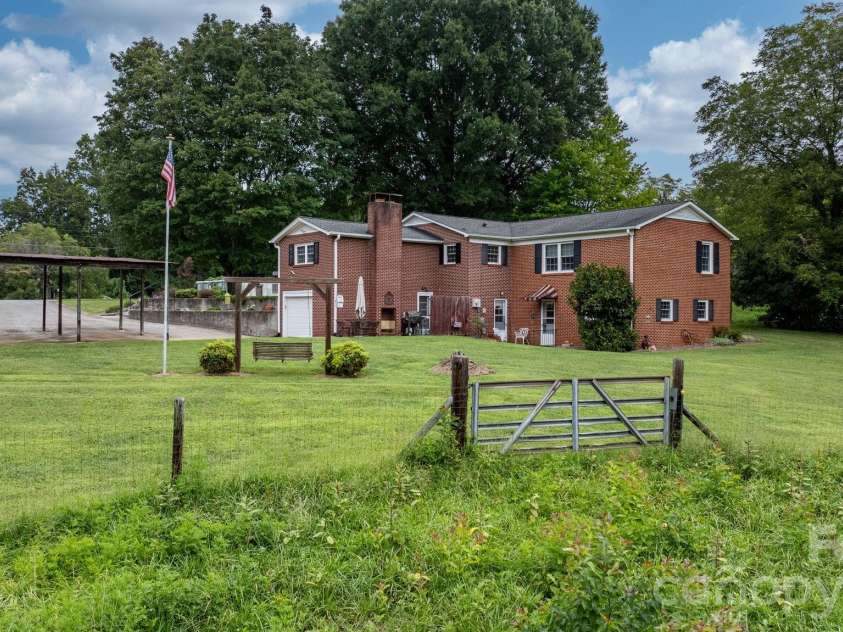 2210 19th Avenue, Hickory, NC 28602.  MLS# CAR4418000, YatesRealty ID 47384. 