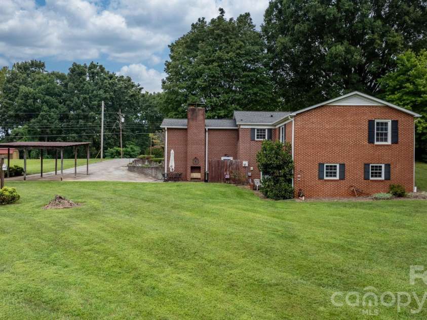 2210 19th Avenue, Hickory, NC 28602.  MLS# CAR4418000, YatesRealty ID 47384. 