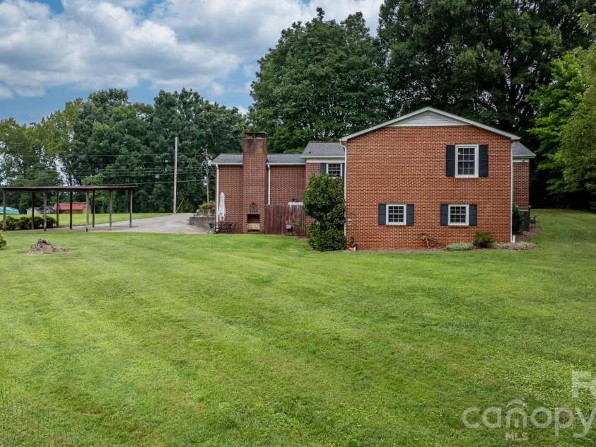 2210 19th Avenue, Hickory, NC 28602.  MLS# CAR4418000, YatesRealty ID 47384. 