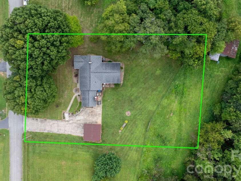2210 19th Avenue, Hickory, NC 28602.  MLS# CAR4418000, YatesRealty ID 47384. 