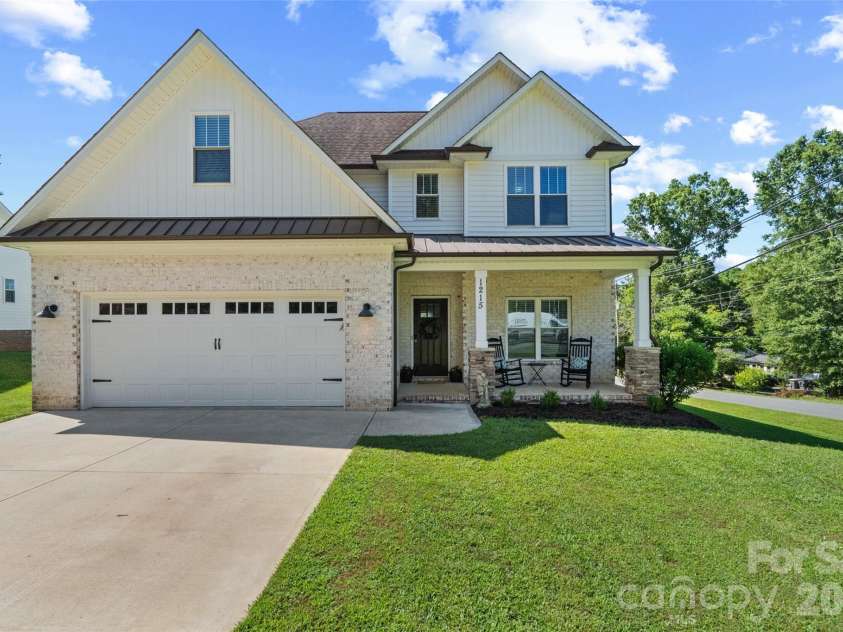 1215 Robinhood Lane, Kannapolis, NC 28081.  MLS# CAR4417167, YatesRealty ID 47385. 