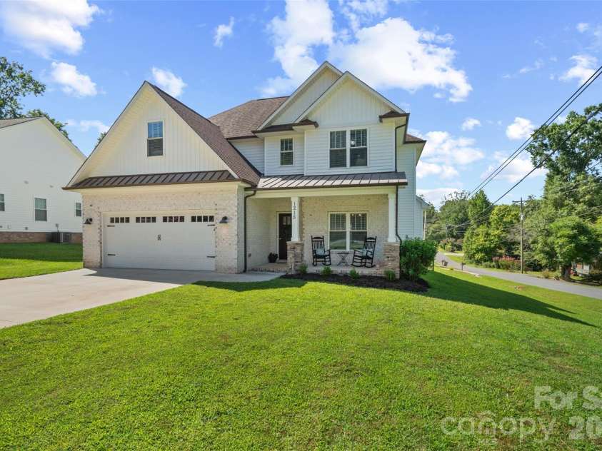 1215 Robinhood Lane, Kannapolis, NC 28081.  MLS# CAR4417167, YatesRealty ID 47385. 