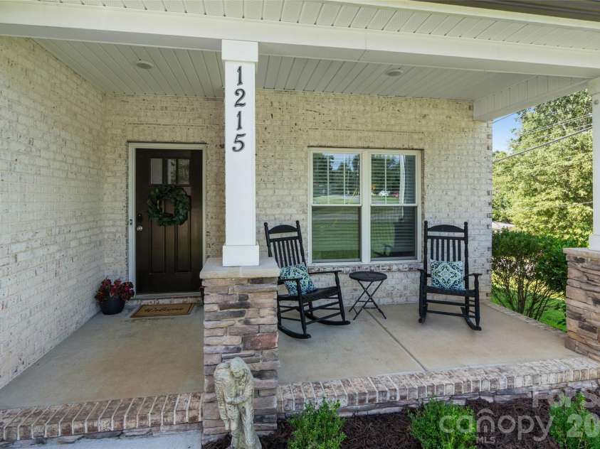 1215 Robinhood Lane, Kannapolis, NC 28081.  MLS# CAR4417167, YatesRealty ID 47385. 