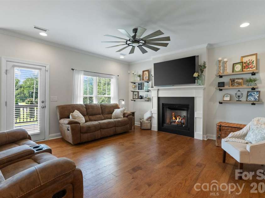 1215 Robinhood Lane, Kannapolis, NC 28081.  MLS# CAR4417167, YatesRealty ID 47385. 
