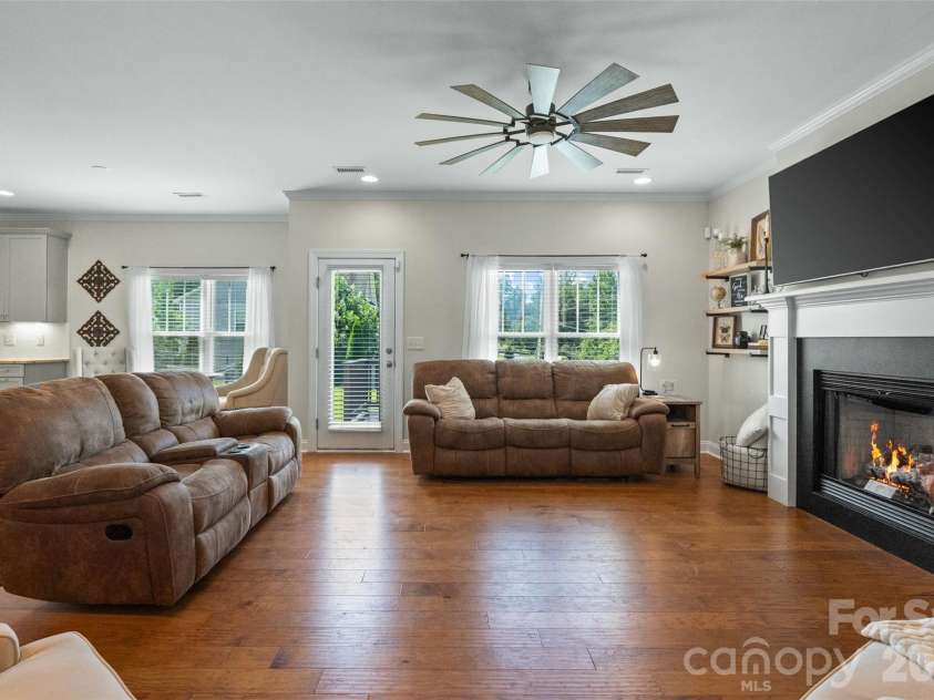 1215 Robinhood Lane, Kannapolis, NC 28081.  MLS# CAR4417167, YatesRealty ID 47385. 
