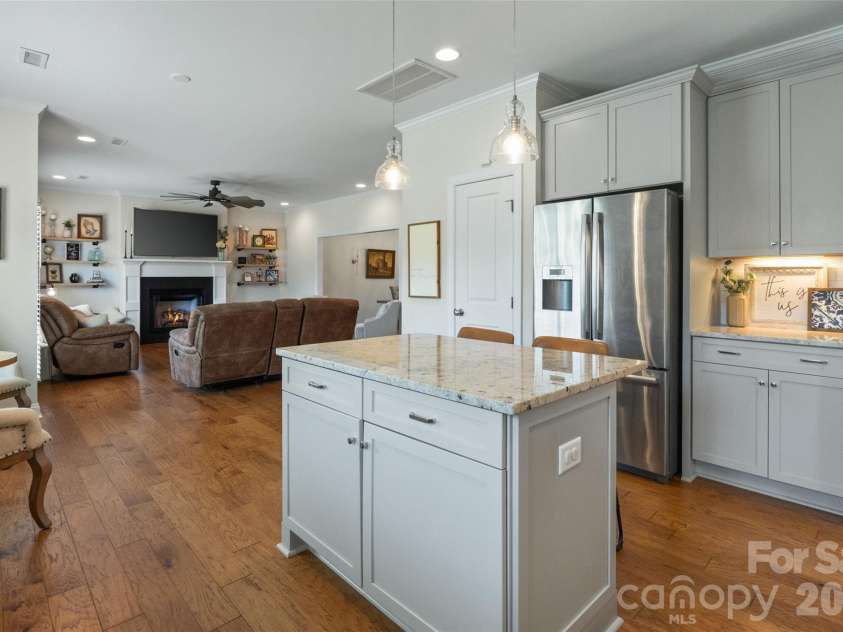1215 Robinhood Lane, Kannapolis, NC 28081.  MLS# CAR4417167, YatesRealty ID 47385. 