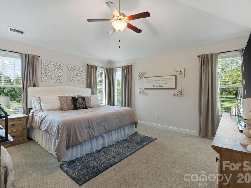 1215 Robinhood Lane, Kannapolis, NC 28081.  MLS# CAR4417167, YatesRealty ID 47385. 