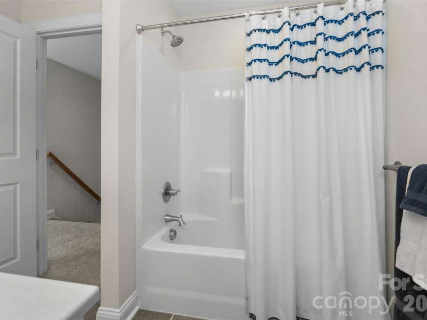 1215 Robinhood Lane, Kannapolis, NC 28081.  MLS# CAR4417167, YatesRealty ID 47385. 