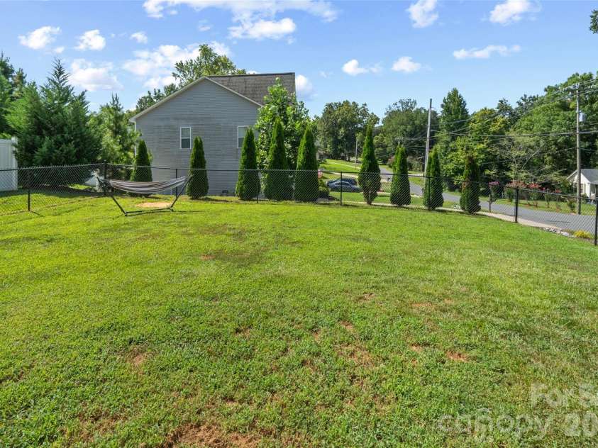 1215 Robinhood Lane, Kannapolis, NC 28081.  MLS# CAR4417167, YatesRealty ID 47385. 