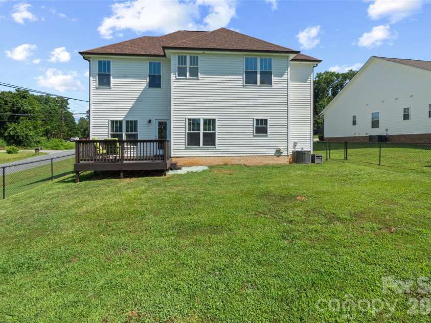 1215 Robinhood Lane, Kannapolis, NC 28081.  MLS# CAR4417167, YatesRealty ID 47385. 