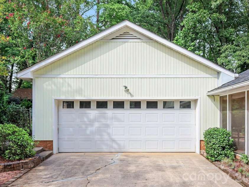 6122 Yellowood Road, Charlotte, NC 28210.  MLS# CAR4417487, YatesRealty ID 47389. 