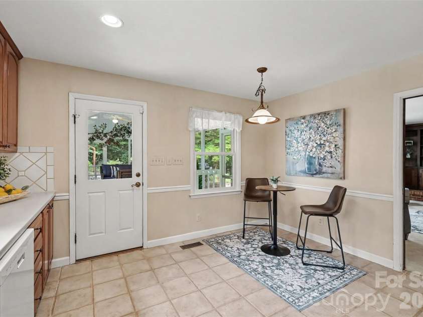 6122 Yellowood Road, Charlotte, NC 28210.  MLS# CAR4417487, YatesRealty ID 47389. 