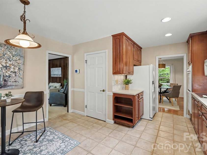 6122 Yellowood Road, Charlotte, NC 28210.  MLS# CAR4417487, YatesRealty ID 47389. 