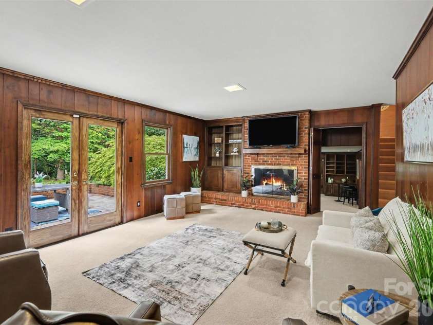 6122 Yellowood Road, Charlotte, NC 28210.  MLS# CAR4417487, YatesRealty ID 47389. 