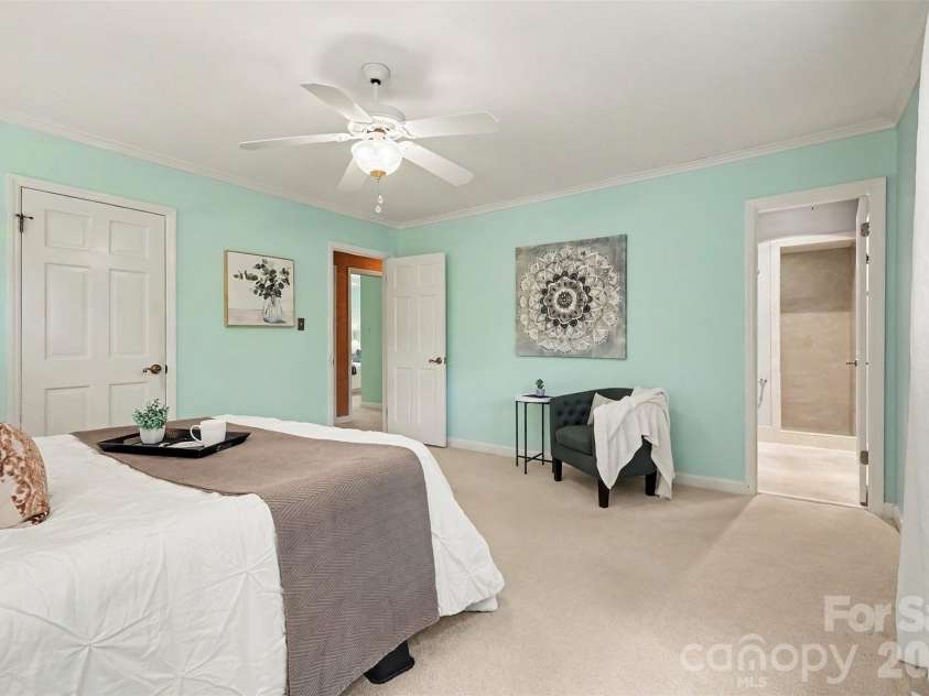6122 Yellowood Road, Charlotte, NC 28210.  MLS# CAR4417487, YatesRealty ID 47389. 
