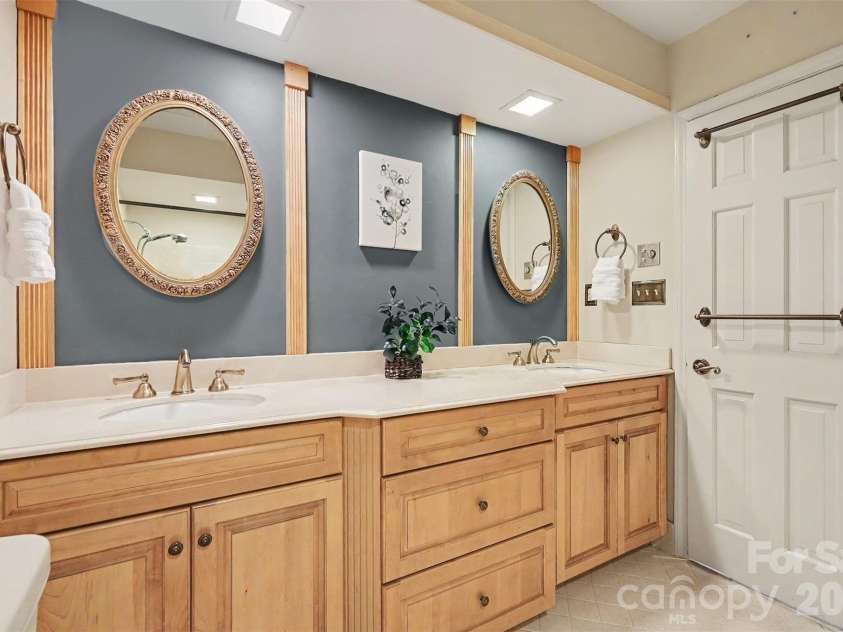 6122 Yellowood Road, Charlotte, NC 28210.  MLS# CAR4417487, YatesRealty ID 47389. 