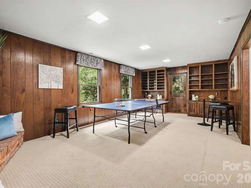 6122 Yellowood Road, Charlotte, NC 28210.  MLS# CAR4417487, YatesRealty ID 47389. 
