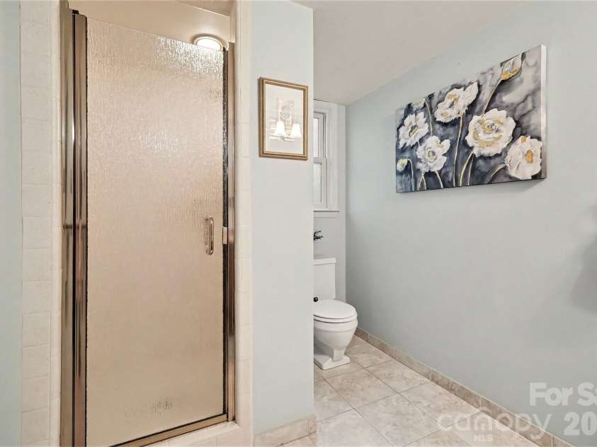 6122 Yellowood Road, Charlotte, NC 28210.  MLS# CAR4417487, YatesRealty ID 47389. 