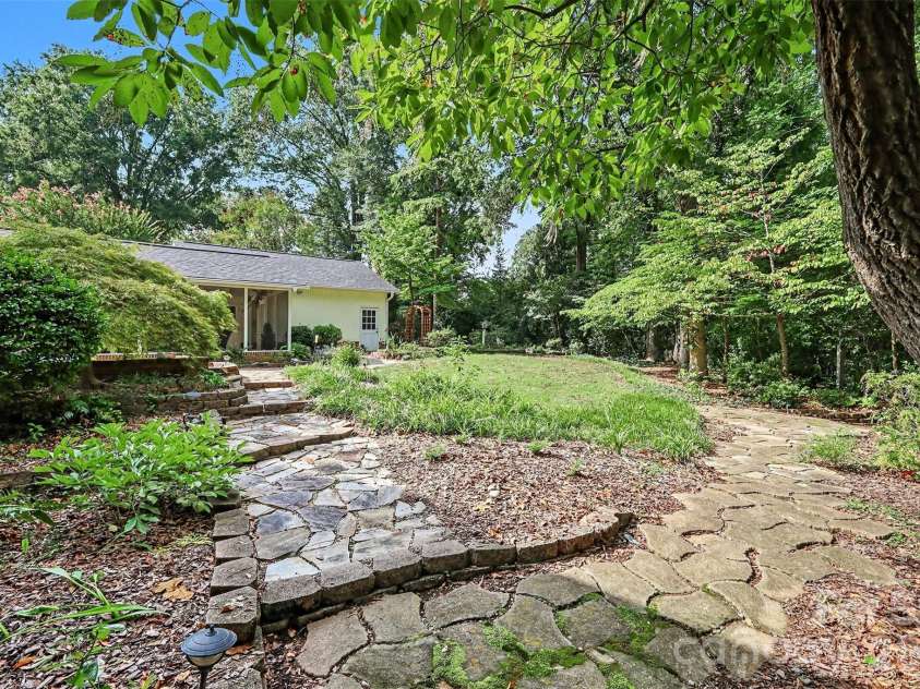6122 Yellowood Road, Charlotte, NC 28210.  MLS# CAR4417487, YatesRealty ID 47389. 