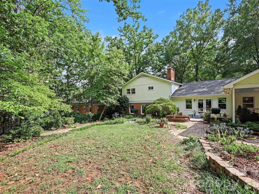 6122 Yellowood Road, Charlotte, NC 28210.  MLS# CAR4417487, YatesRealty ID 47389. 