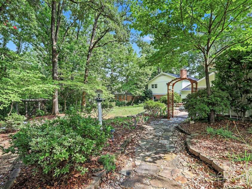 6122 Yellowood Road, Charlotte, NC 28210.  MLS# CAR4417487, YatesRealty ID 47389. 