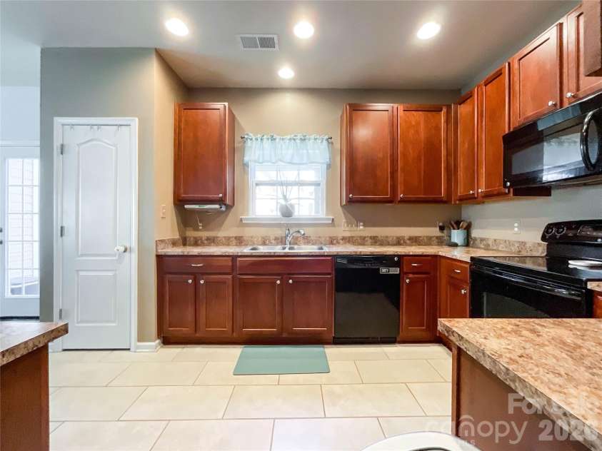 1033 Mountain Laurel Court, Matthews, NC 28104.  MLS# CAR4417453, YatesRealty ID 47395. 