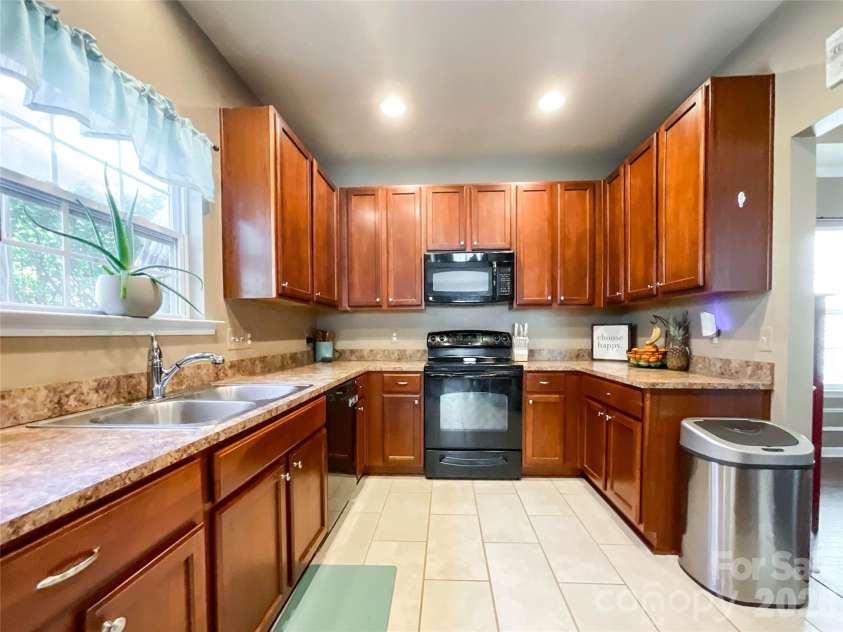 1033 Mountain Laurel Court, Matthews, NC 28104.  MLS# CAR4417453, YatesRealty ID 47395. 