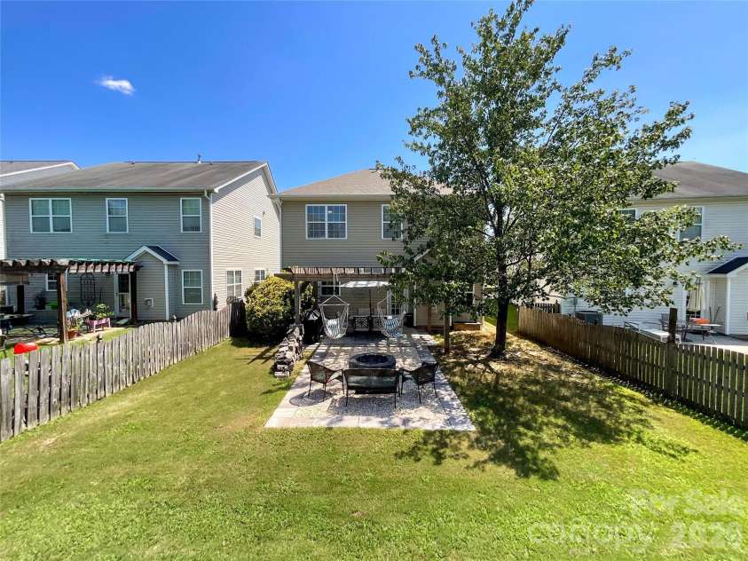 1033 Mountain Laurel Court, Matthews, NC 28104.  MLS# CAR4417453, YatesRealty ID 47395. 