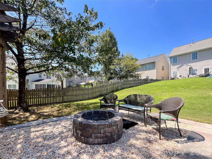 1033 Mountain Laurel Court, Matthews, NC 28104.  MLS# CAR4417453, YatesRealty ID 47395. 
