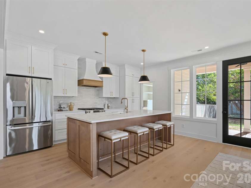 2900 Dogwood Avenue, Charlotte, NC 28206.  MLS# CAR4418350, YatesRealty ID 47397. 