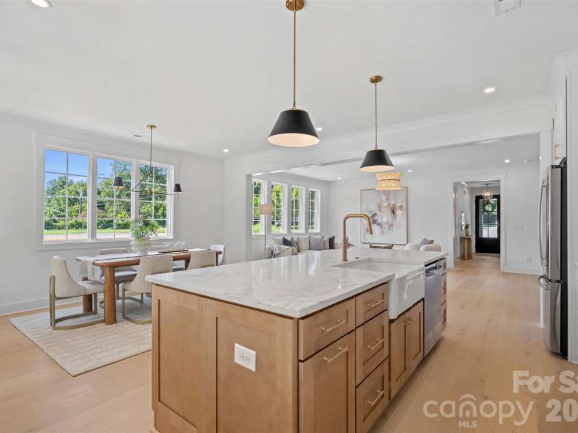 2900 Dogwood Avenue, Charlotte, NC 28206.  MLS# CAR4418350, YatesRealty ID 47397. 
