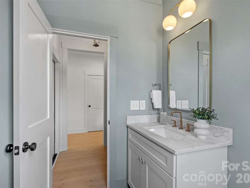 2900 Dogwood Avenue, Charlotte, NC 28206.  MLS# CAR4418350, YatesRealty ID 47397. 