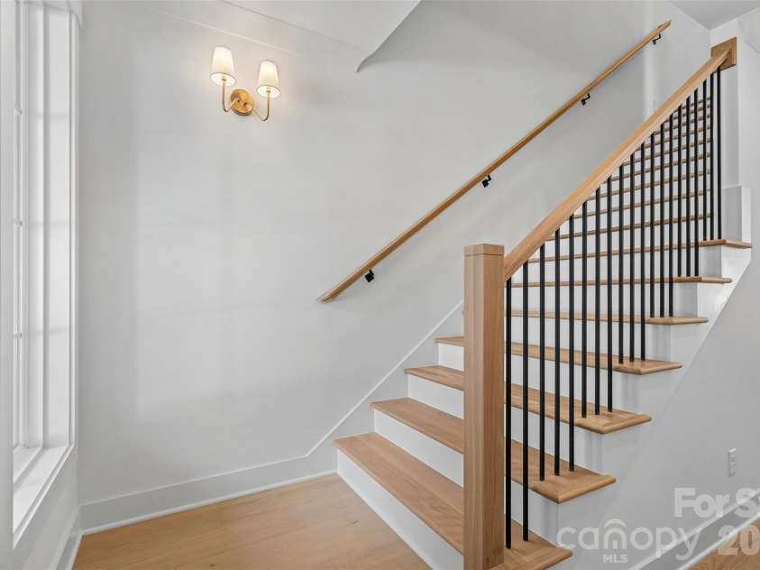 2900 Dogwood Avenue, Charlotte, NC 28206.  MLS# CAR4418350, YatesRealty ID 47397. 
