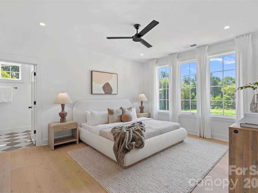 2900 Dogwood Avenue, Charlotte, NC 28206.  MLS# CAR4418350, YatesRealty ID 47397. 