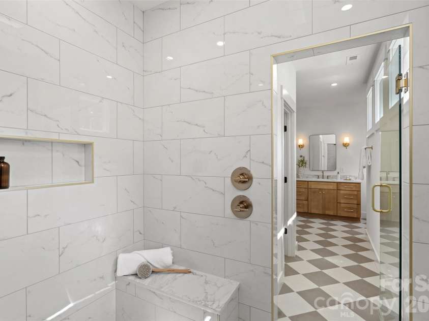 2900 Dogwood Avenue, Charlotte, NC 28206.  MLS# CAR4418350, YatesRealty ID 47397. 