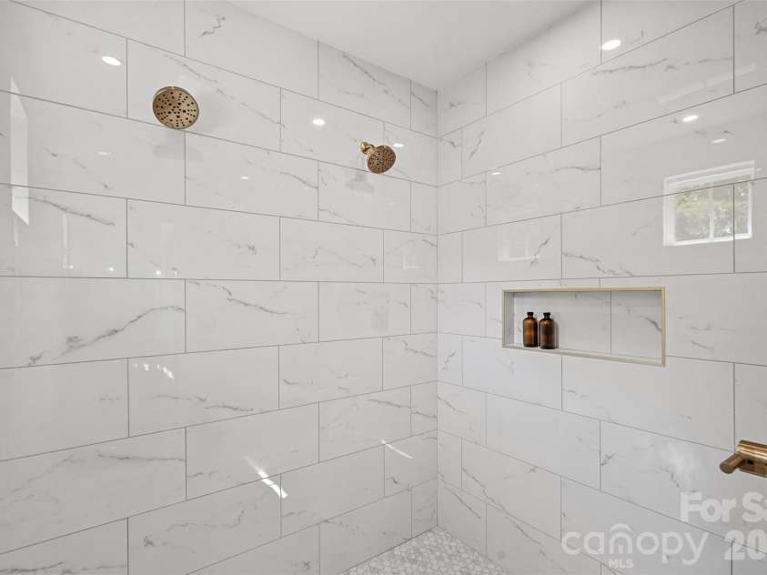 2900 Dogwood Avenue, Charlotte, NC 28206.  MLS# CAR4418350, YatesRealty ID 47397. 