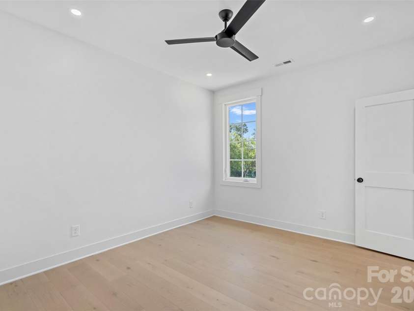 2900 Dogwood Avenue, Charlotte, NC 28206.  MLS# CAR4418350, YatesRealty ID 47397. 
