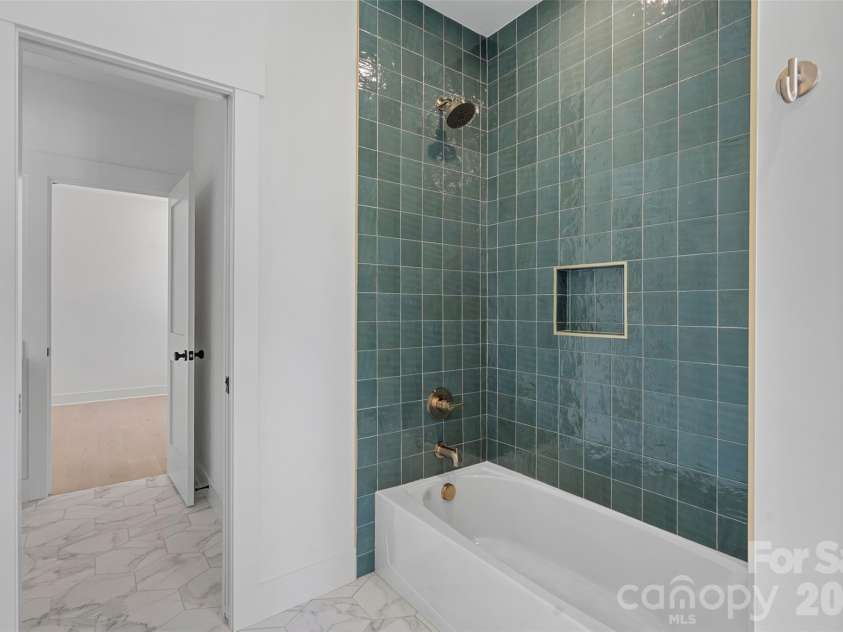 2900 Dogwood Avenue, Charlotte, NC 28206.  MLS# CAR4418350, YatesRealty ID 47397. 