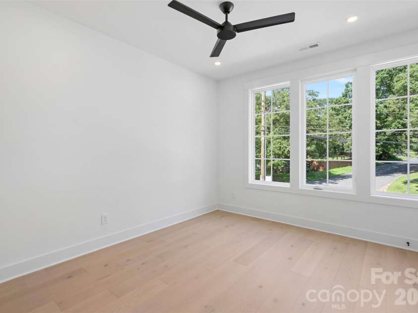 2900 Dogwood Avenue, Charlotte, NC 28206.  MLS# CAR4418350, YatesRealty ID 47397. 