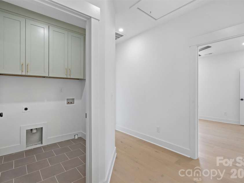2900 Dogwood Avenue, Charlotte, NC 28206.  MLS# CAR4418350, YatesRealty ID 47397. 