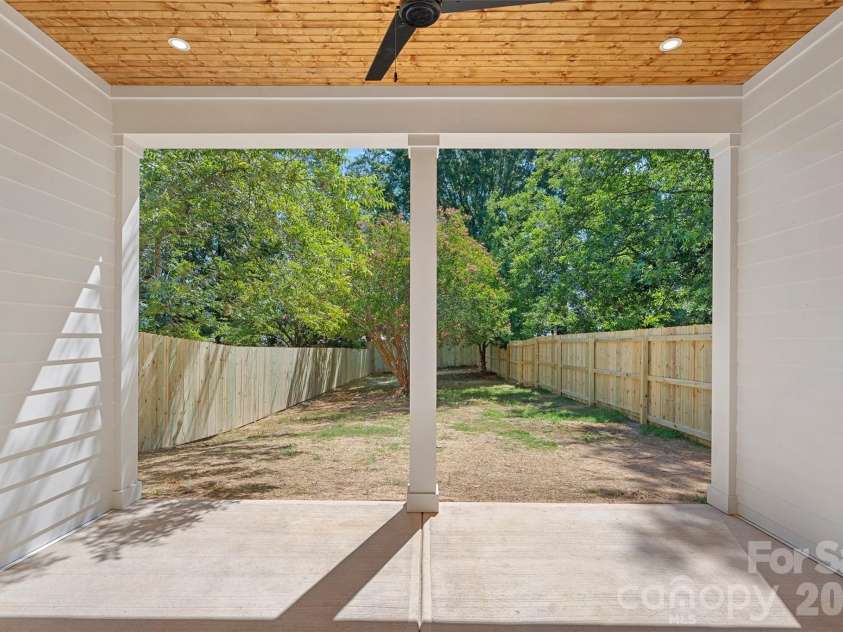 2900 Dogwood Avenue, Charlotte, NC 28206.  MLS# CAR4418350, YatesRealty ID 47397. 