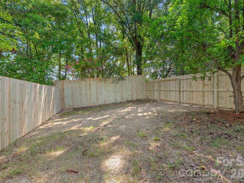 2900 Dogwood Avenue, Charlotte, NC 28206.  MLS# CAR4418350, YatesRealty ID 47397. 